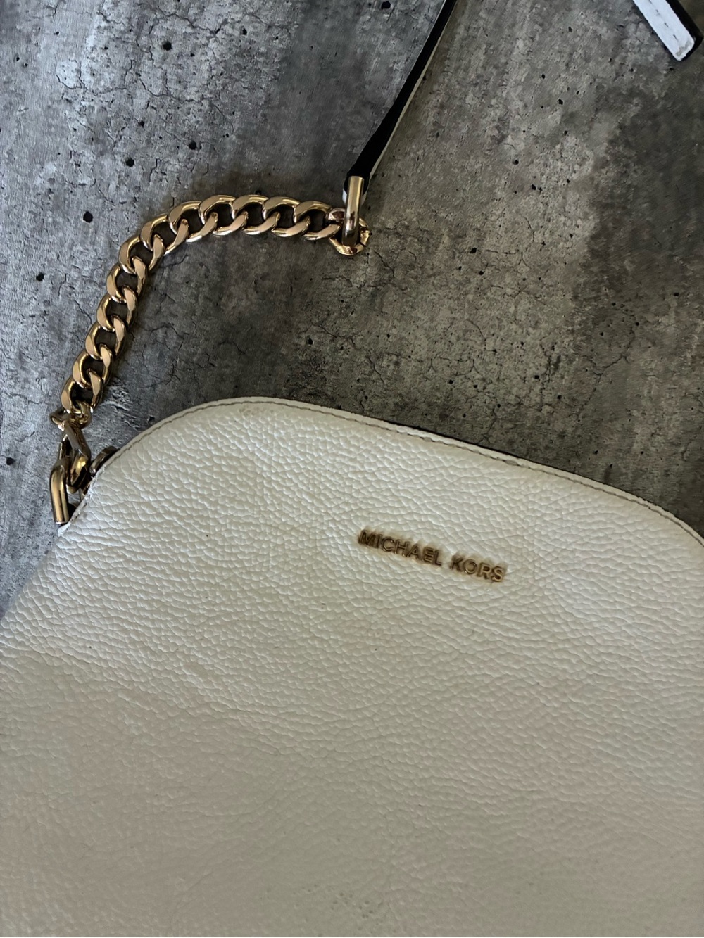 Michael Kors Cream Pebbled Leather Crossbody with Gold Chain Trim - Picture 2 of 14